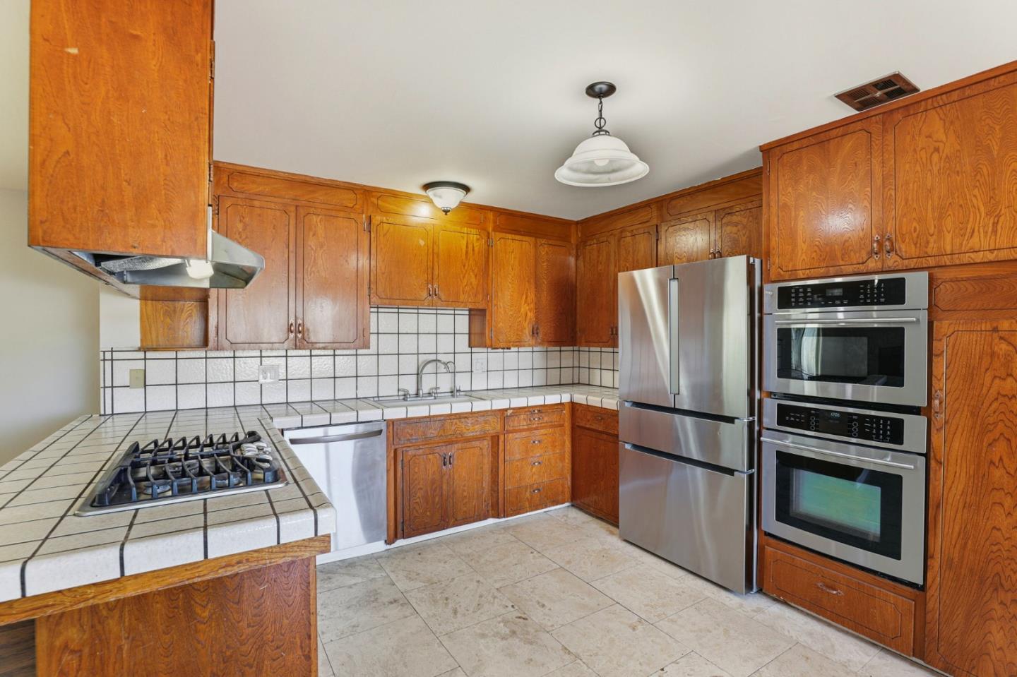 Detail Gallery Image 14 of 35 For 796 Gary St, Gilroy,  CA 95020 - 3 Beds | 2 Baths