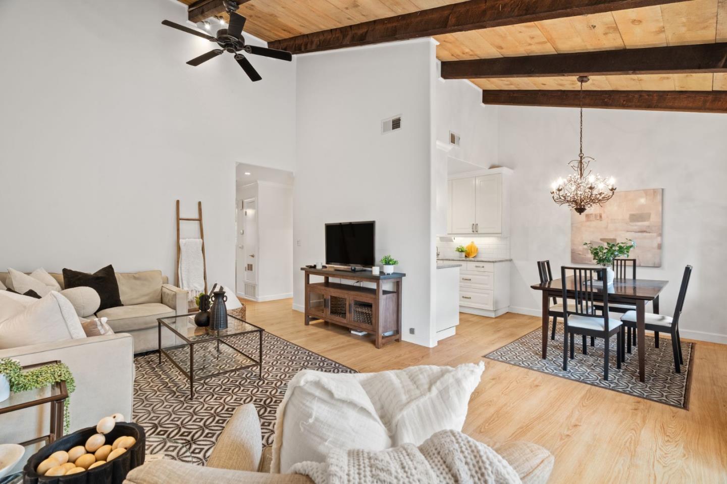 Detail Gallery Image 13 of 42 For 255 S Rengstorff Ave #176,  Mountain View,  CA 94040 - 2 Beds | 1 Baths