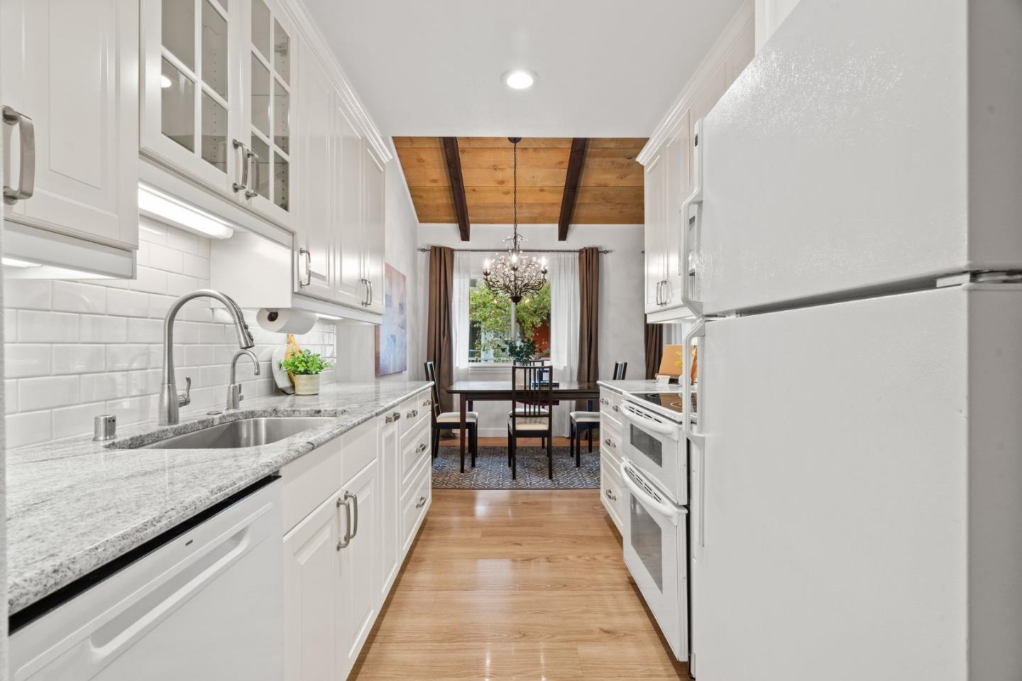 Detail Gallery Image 3 of 42 For 255 S Rengstorff Ave #176,  Mountain View,  CA 94040 - 2 Beds | 1 Baths