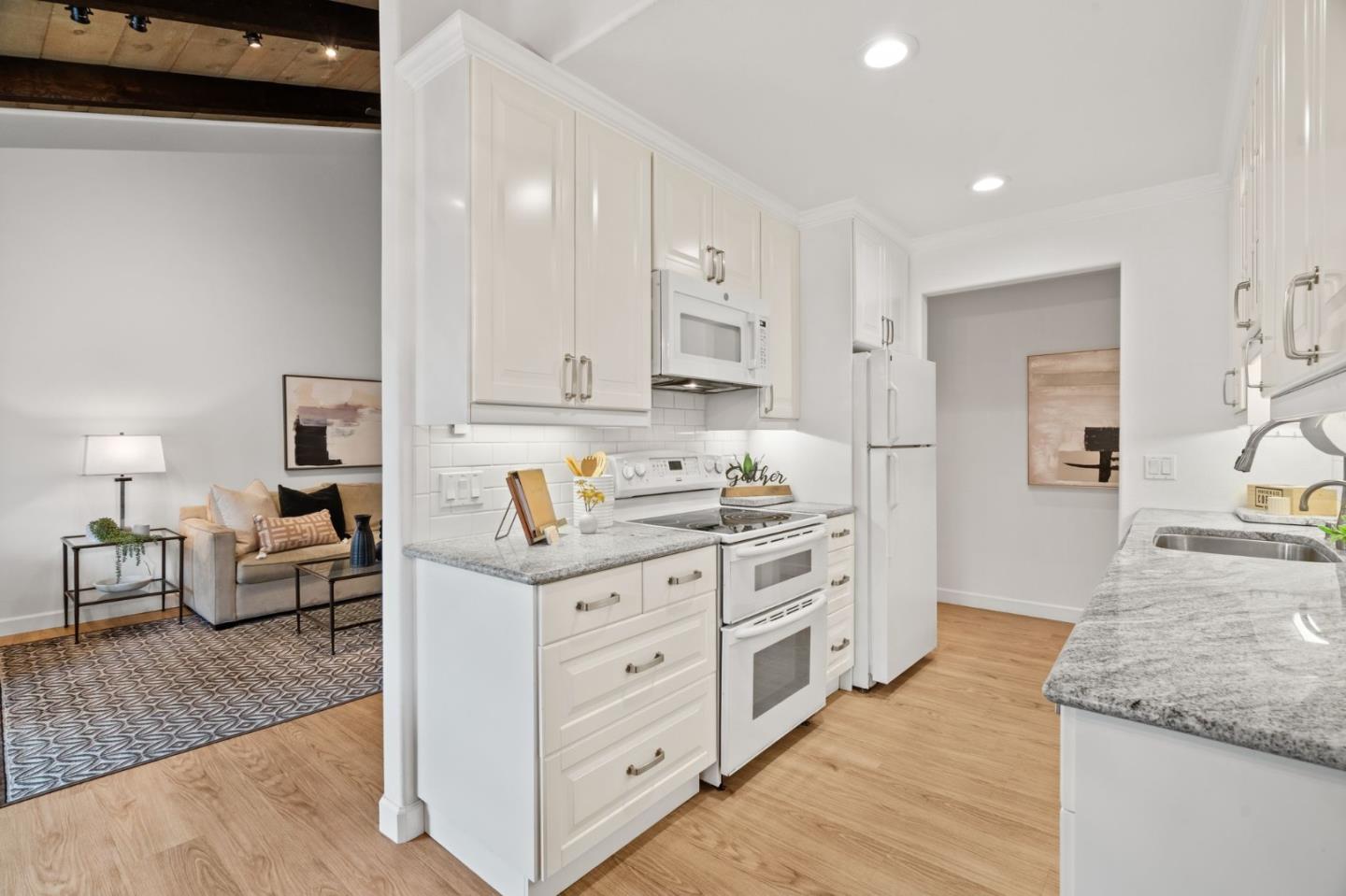 Detail Gallery Image 6 of 42 For 255 S Rengstorff Ave #176,  Mountain View,  CA 94040 - 2 Beds | 1 Baths