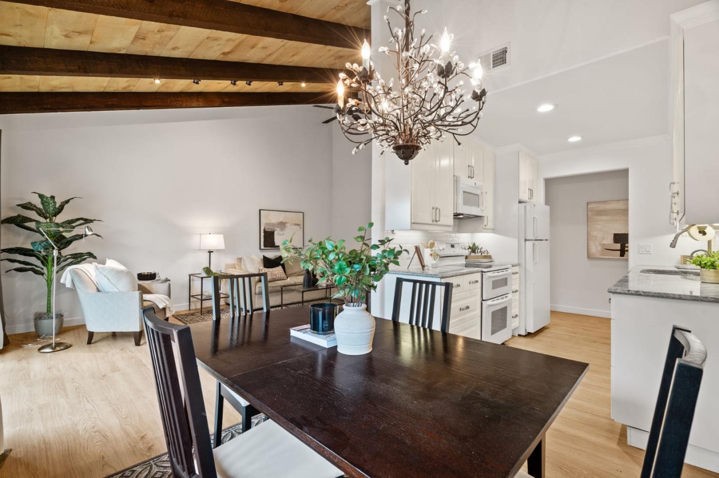 Detail Gallery Image 9 of 42 For 255 S Rengstorff Ave #176,  Mountain View,  CA 94040 - 2 Beds | 1 Baths