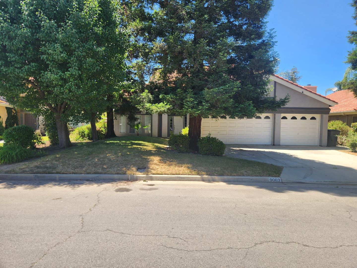 Detail Gallery Image 2 of 7 For 9063 N Woodrow Ave, Fresno,  CA 93720 - 3 Beds | 3/3 Baths