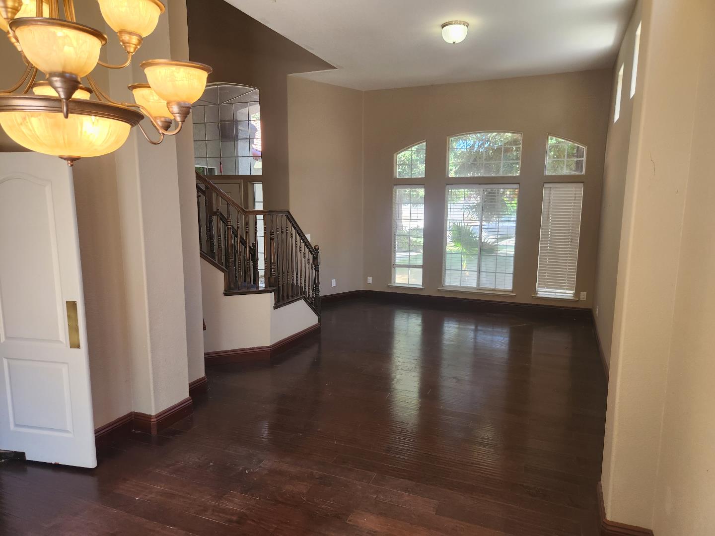 Detail Gallery Image 3 of 7 For 9063 N Woodrow Ave, Fresno,  CA 93720 - 3 Beds | 3/3 Baths