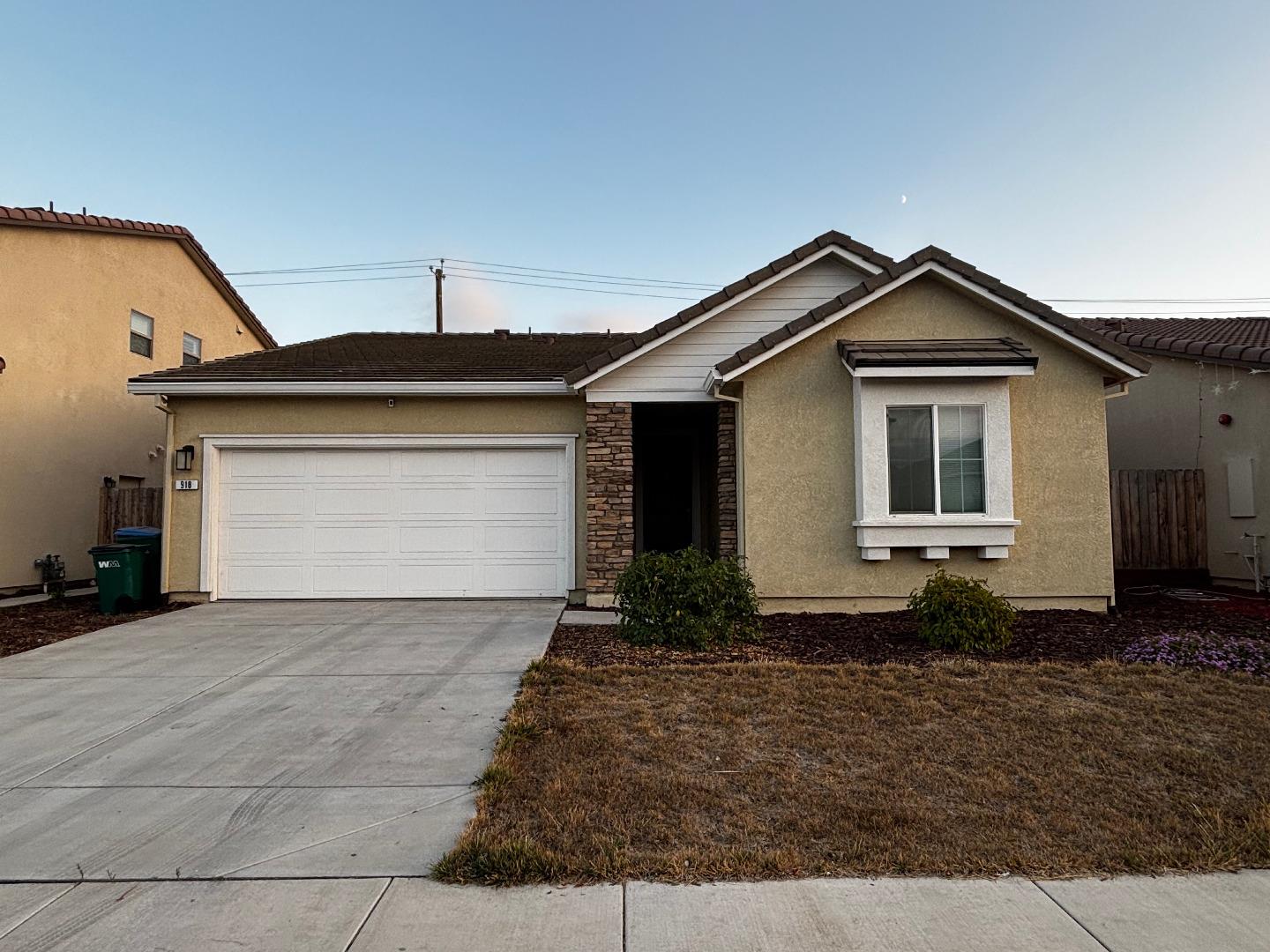 Detail Gallery Image 2 of 11 For 918 E Fargo St, Stockton,  CA 95204 - 4 Beds | 2 Baths