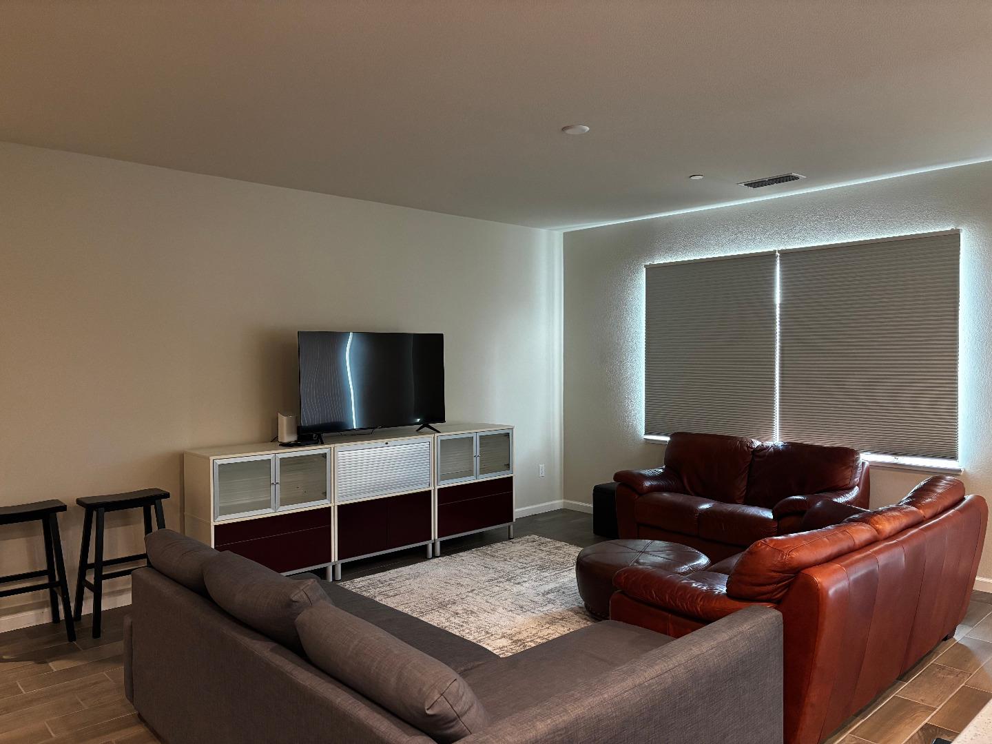 Detail Gallery Image 5 of 11 For 918 E Fargo St, Stockton,  CA 95204 - 4 Beds | 2 Baths