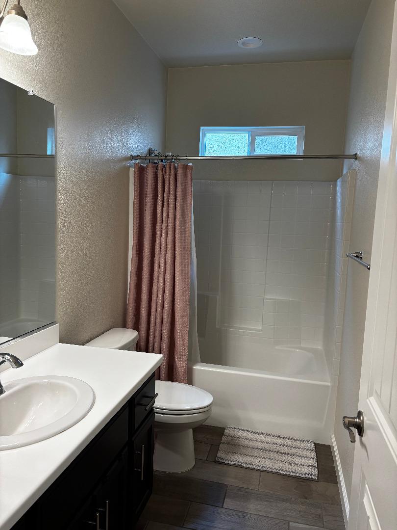 Detail Gallery Image 8 of 11 For 918 E Fargo St, Stockton,  CA 95204 - 4 Beds | 2 Baths