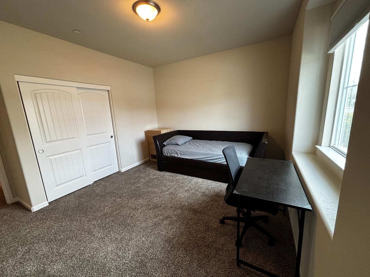 Detail Gallery Image 9 of 11 For 918 E Fargo St, Stockton,  CA 95204 - 4 Beds | 2 Baths