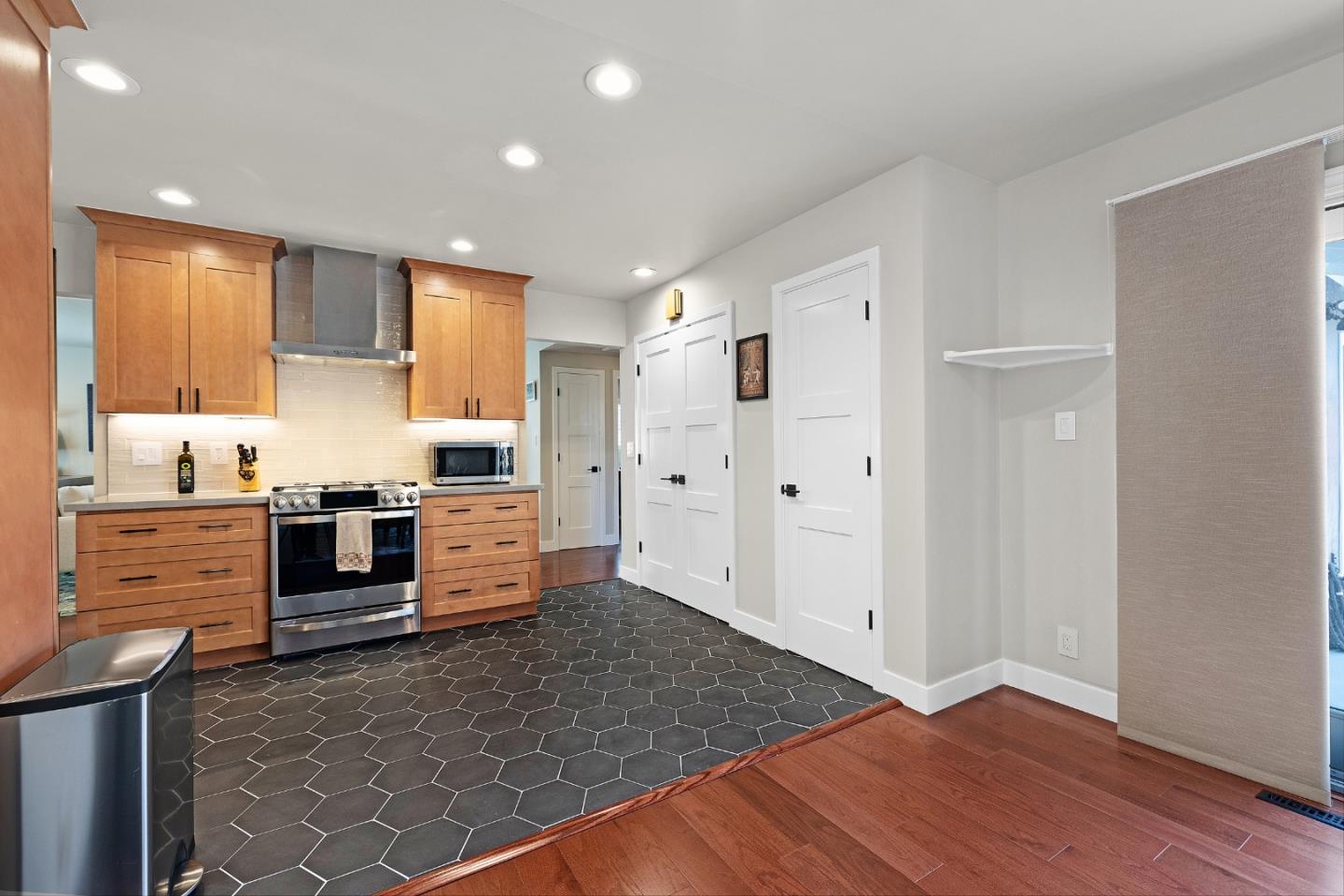 Detail Gallery Image 11 of 35 For 2461 Boxwood Dr, San Jose,  CA 95128 - 3 Beds | 2 Baths