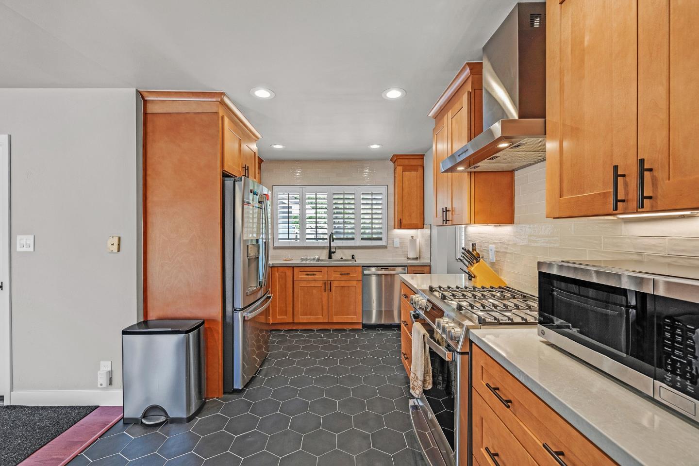 Detail Gallery Image 14 of 35 For 2461 Boxwood Dr, San Jose,  CA 95128 - 3 Beds | 2 Baths
