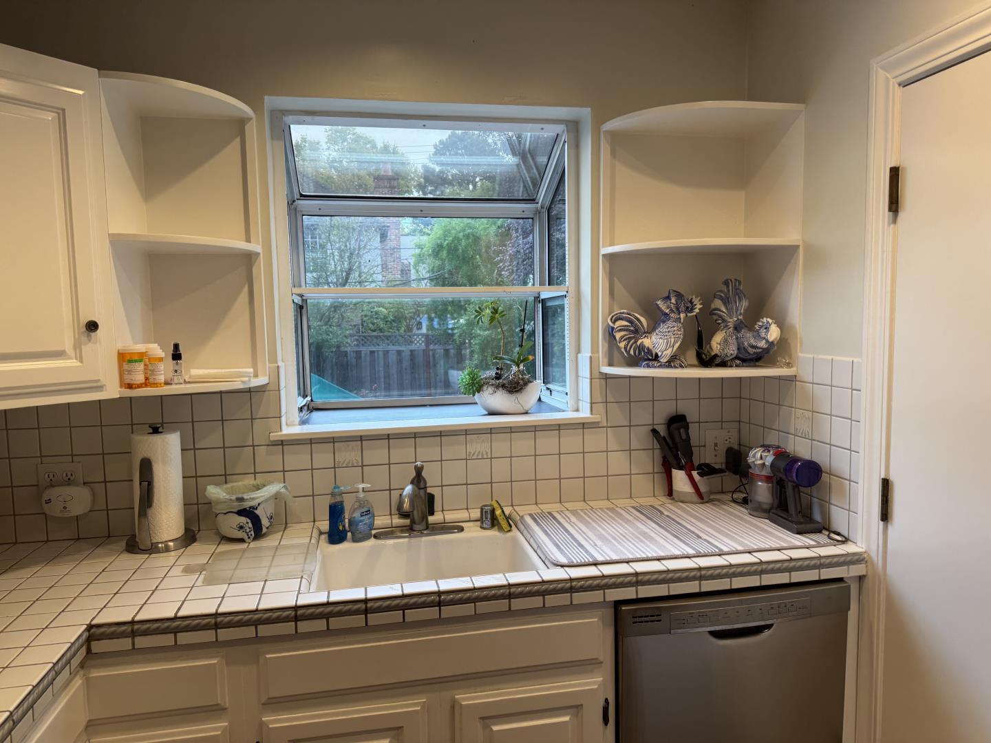 Detail Gallery Image 6 of 22 For 721 Lexington Way, Burlingame,  CA 94010 - 2 Beds | 1 Baths