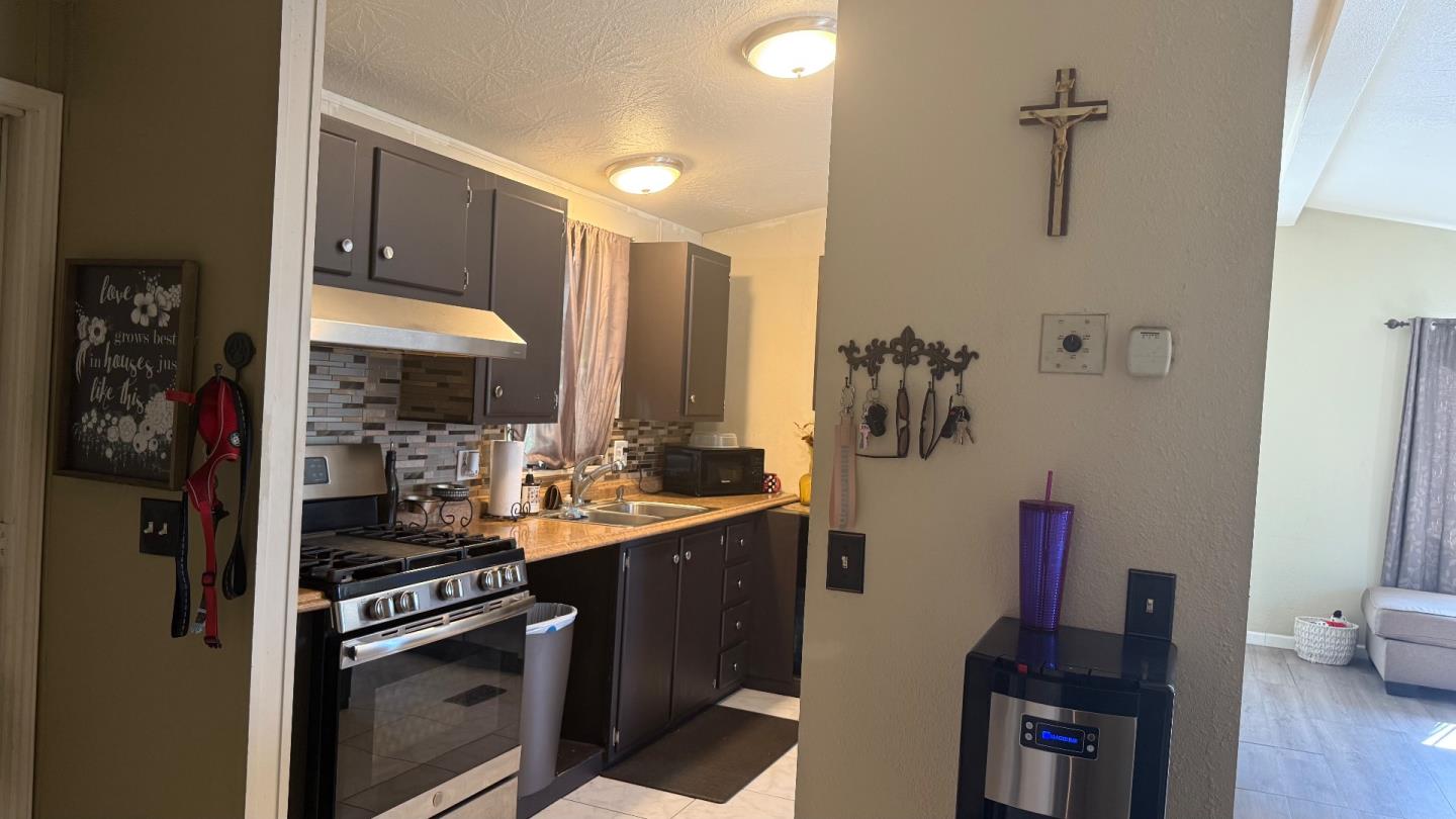 Detail Gallery Image 6 of 12 For 2855 Senter Rd #30,  San Jose,  CA 95111 - 2 Beds | 2 Baths