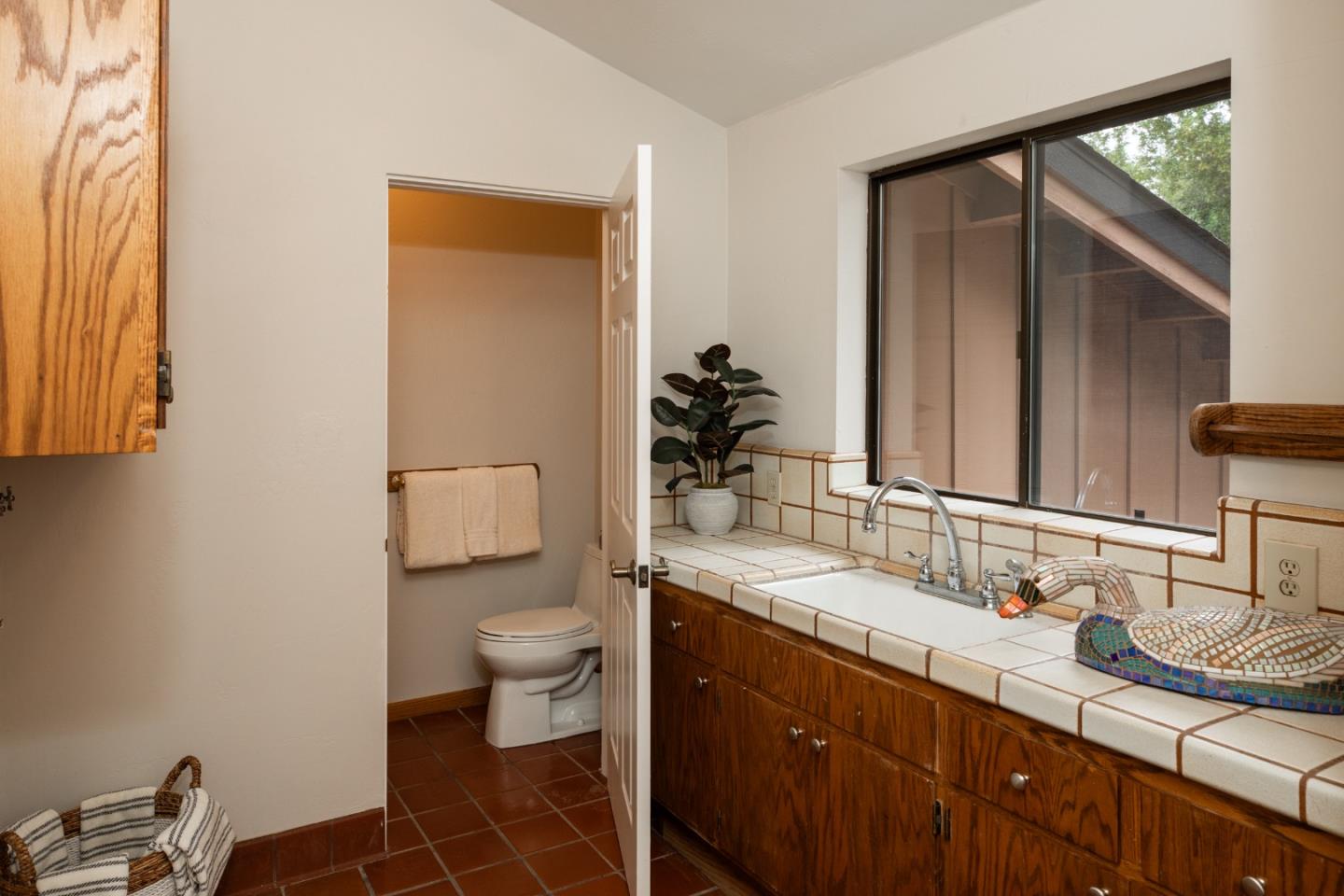 Detail Gallery Image 17 of 52 For 215 Marty Rd, Los Gatos,  CA 95033 - 5 Beds | 5 Baths