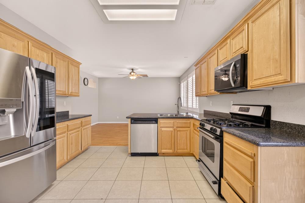 Detail Gallery Image 19 of 62 For 5817 Spring Flower Dr, Elk Grove,  CA 95757 - 4 Beds | 3 Baths