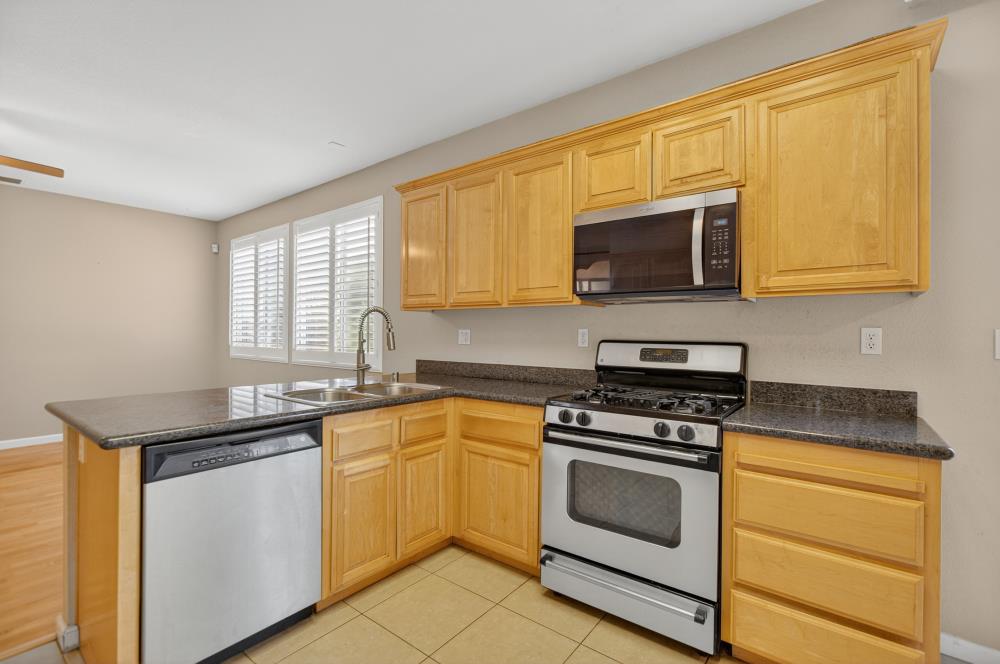 Detail Gallery Image 20 of 62 For 5817 Spring Flower Dr, Elk Grove,  CA 95757 - 4 Beds | 3 Baths