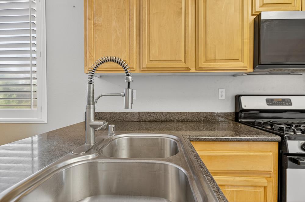 Detail Gallery Image 21 of 62 For 5817 Spring Flower Dr, Elk Grove,  CA 95757 - 4 Beds | 3 Baths