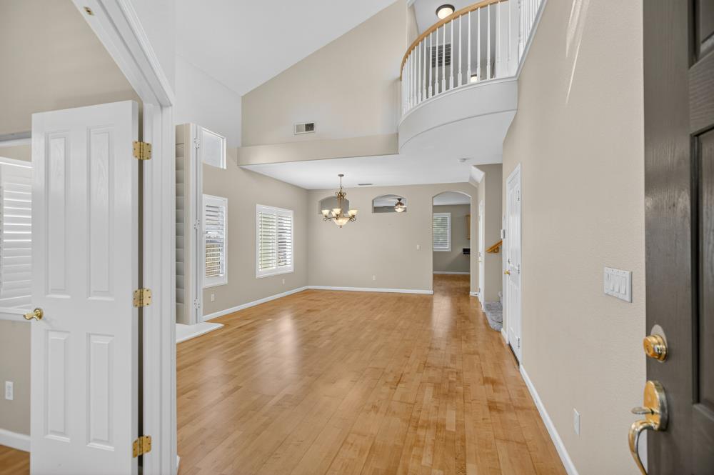 Detail Gallery Image 5 of 62 For 5817 Spring Flower Dr, Elk Grove,  CA 95757 - 4 Beds | 3 Baths