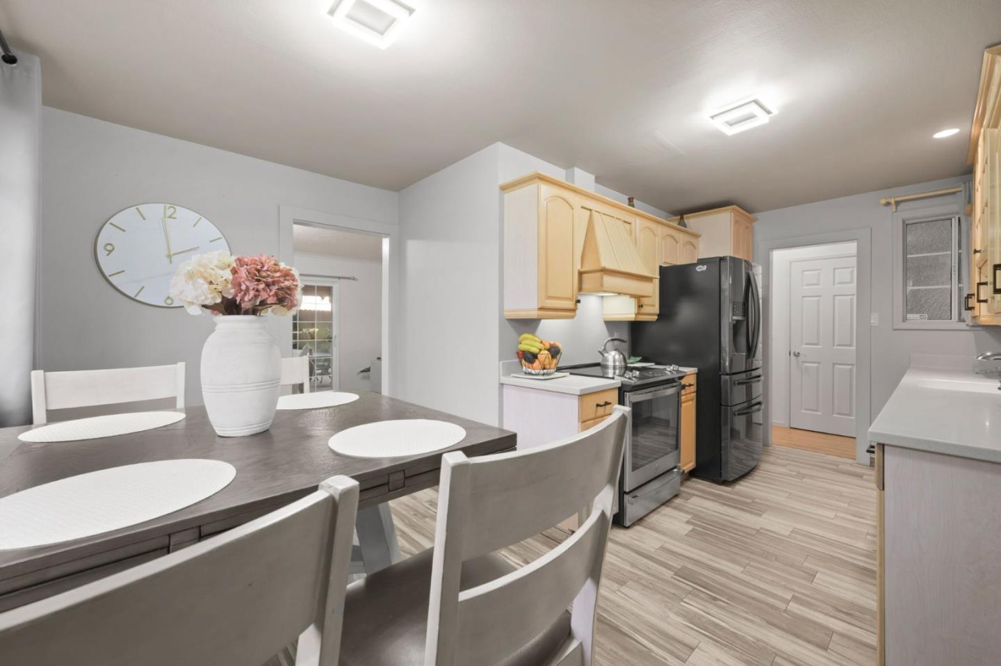 Detail Gallery Image 11 of 54 For 30487 Carroll Ave, Hayward,  CA 94544 - 3 Beds | 2 Baths