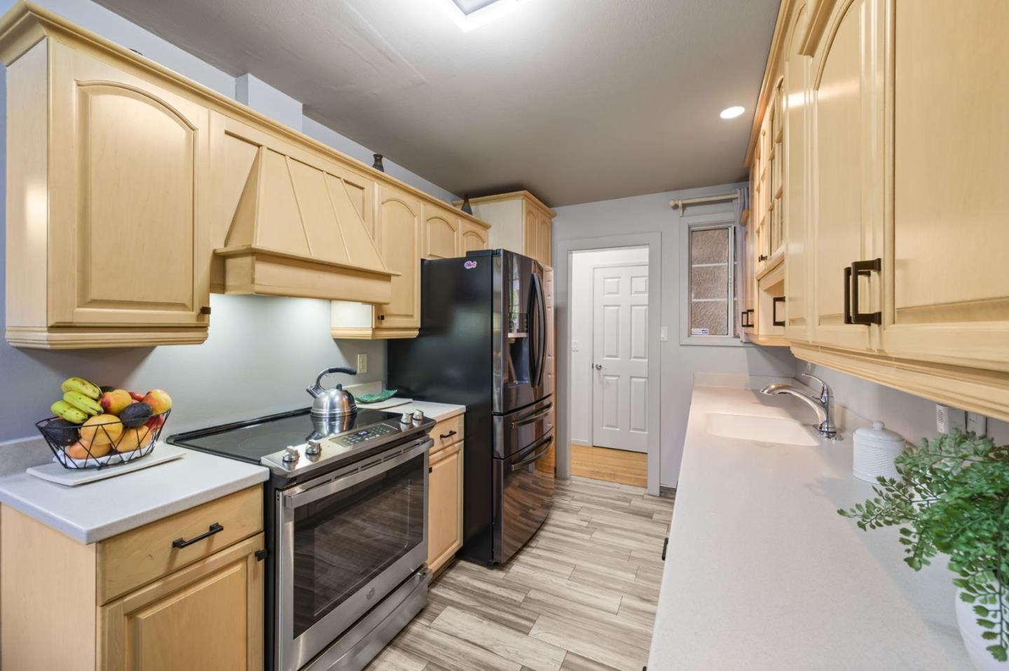 Detail Gallery Image 8 of 54 For 30487 Carroll Ave, Hayward,  CA 94544 - 3 Beds | 2 Baths