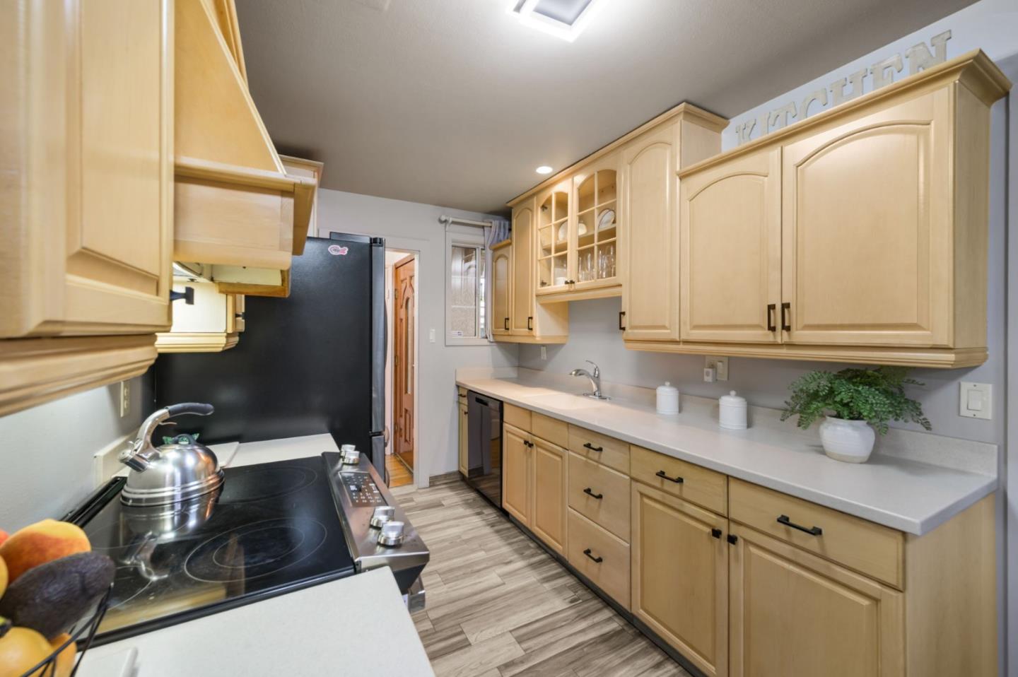 Detail Gallery Image 9 of 54 For 30487 Carroll Ave, Hayward,  CA 94544 - 3 Beds | 2 Baths