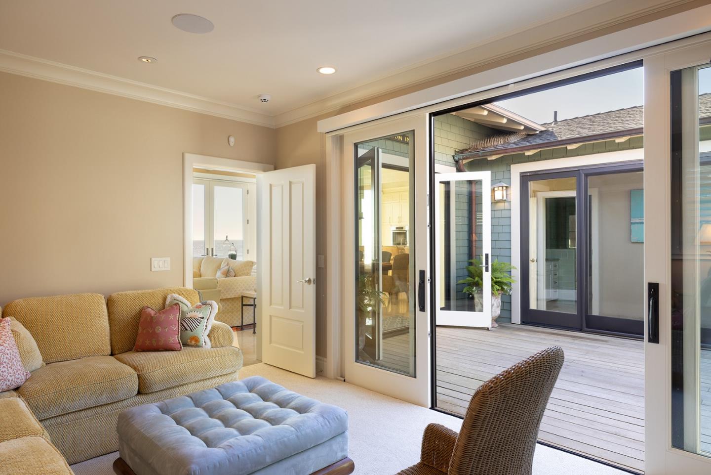 Detail Gallery Image 12 of 31 For 553 Beach Dr, Aptos,  CA 95003 - 4 Beds | 3 Baths