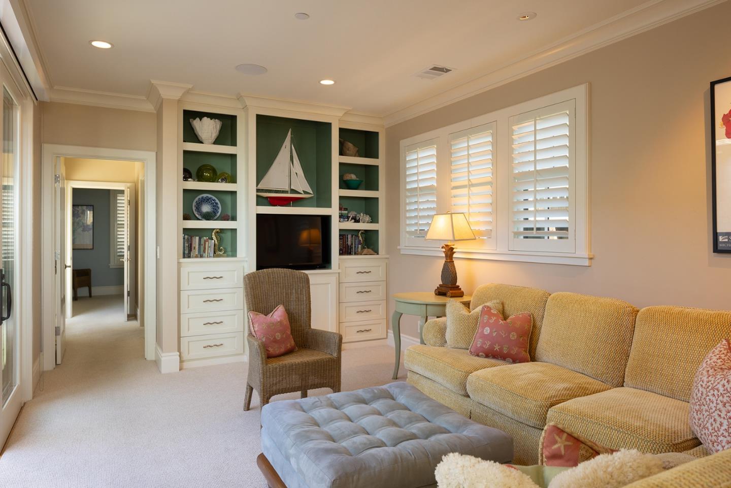 Detail Gallery Image 18 of 31 For 553 Beach Dr, Aptos,  CA 95003 - 4 Beds | 3 Baths