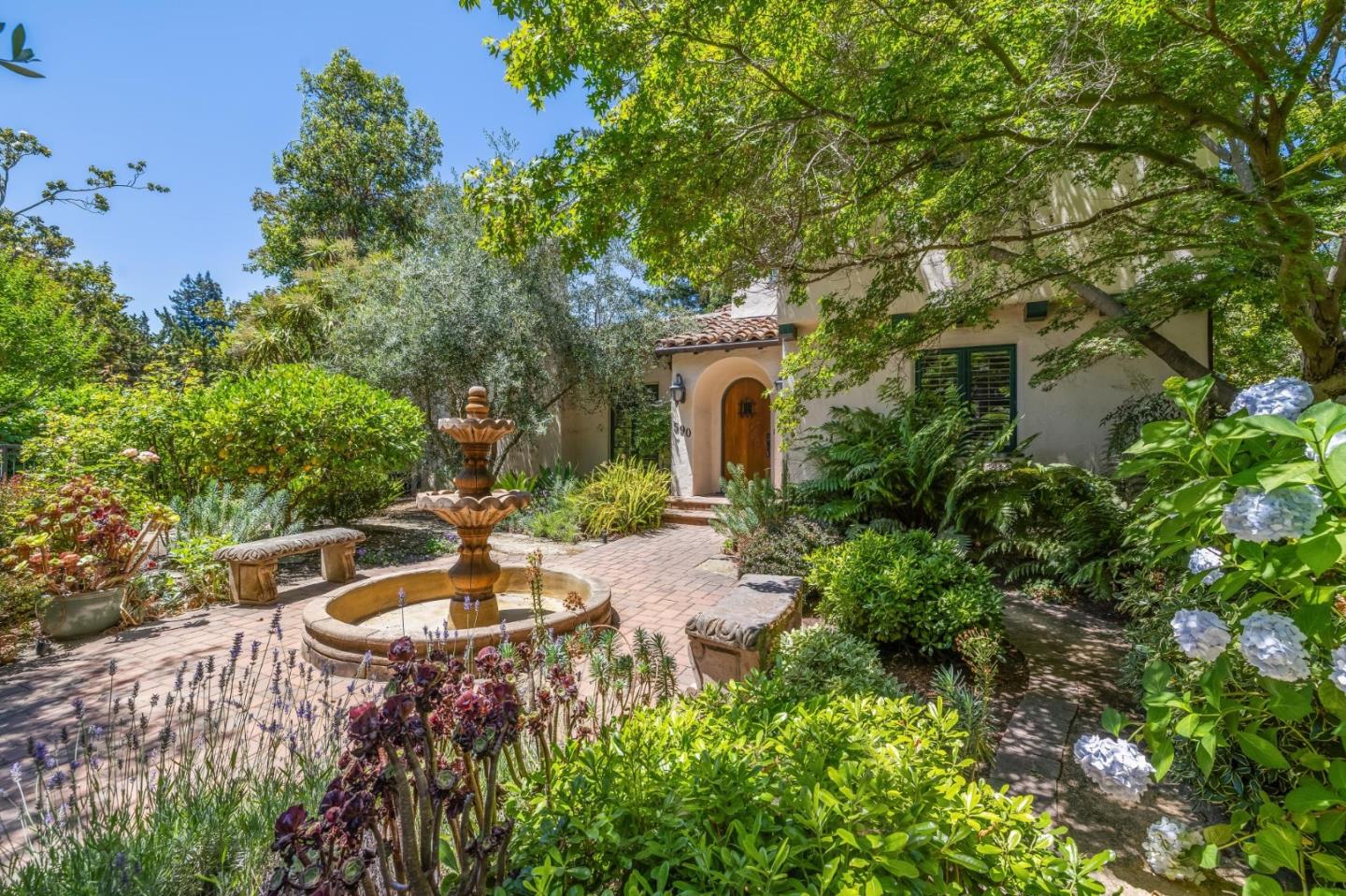 Detail Gallery Image 11 of 151 For 590 Center Dr, Palo Alto,  CA 94301 - 5 Beds | 3 Baths