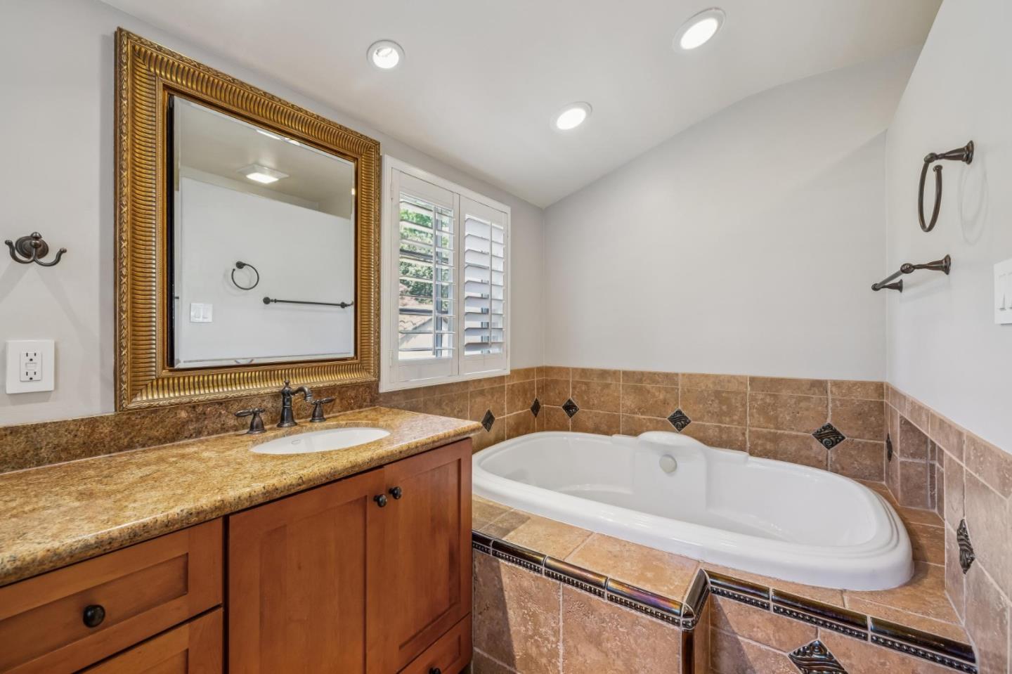 Detail Gallery Image 111 of 151 For 590 Center Dr, Palo Alto,  CA 94301 - 5 Beds | 3 Baths