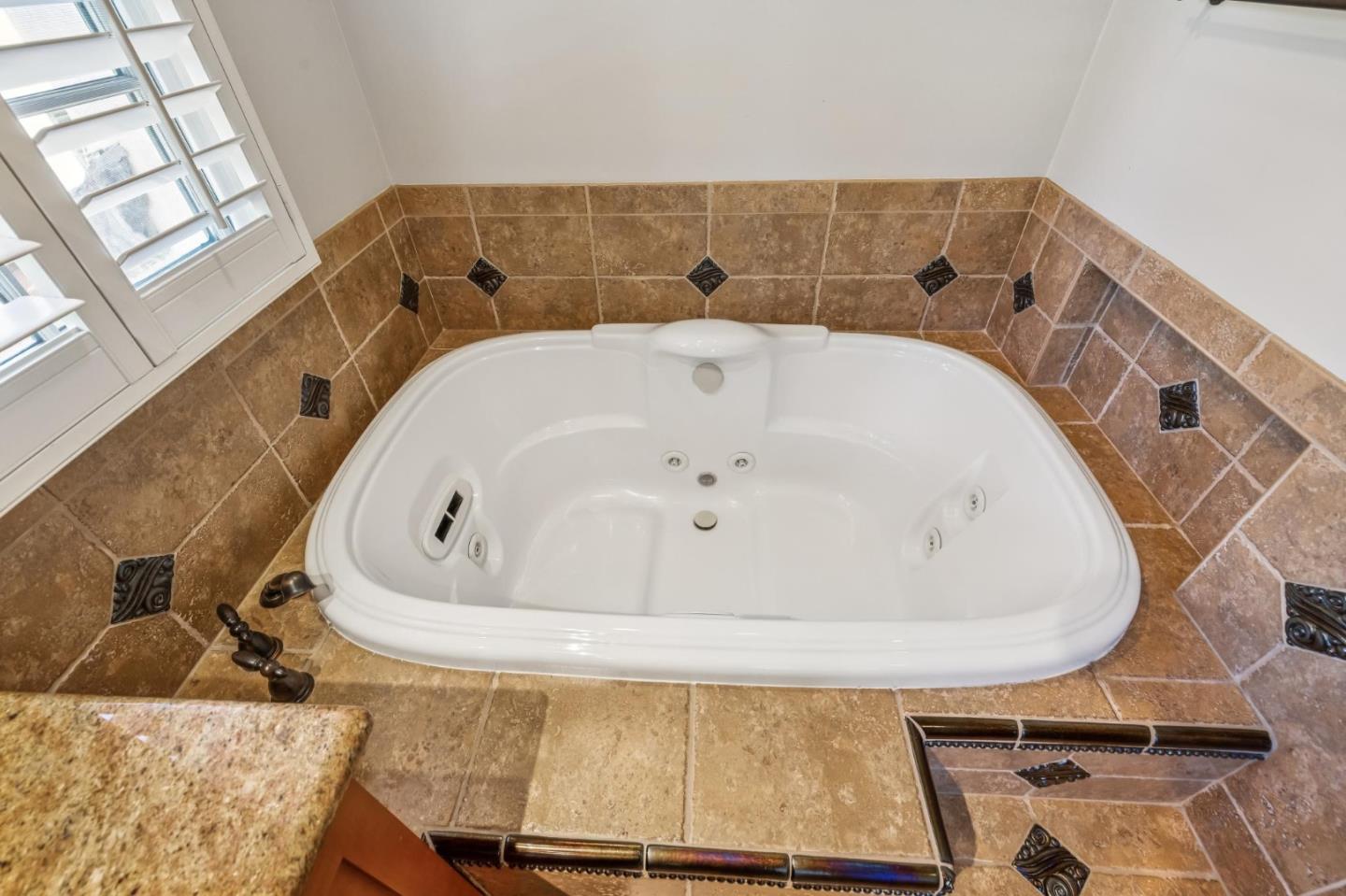 Detail Gallery Image 113 of 151 For 590 Center Dr, Palo Alto,  CA 94301 - 5 Beds | 3 Baths