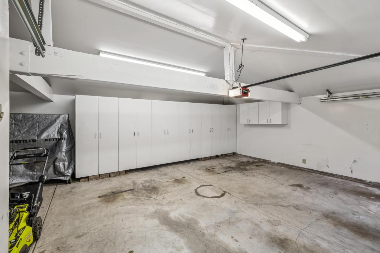 Detail Gallery Image 117 of 151 For 590 Center Dr, Palo Alto,  CA 94301 - 5 Beds | 3 Baths