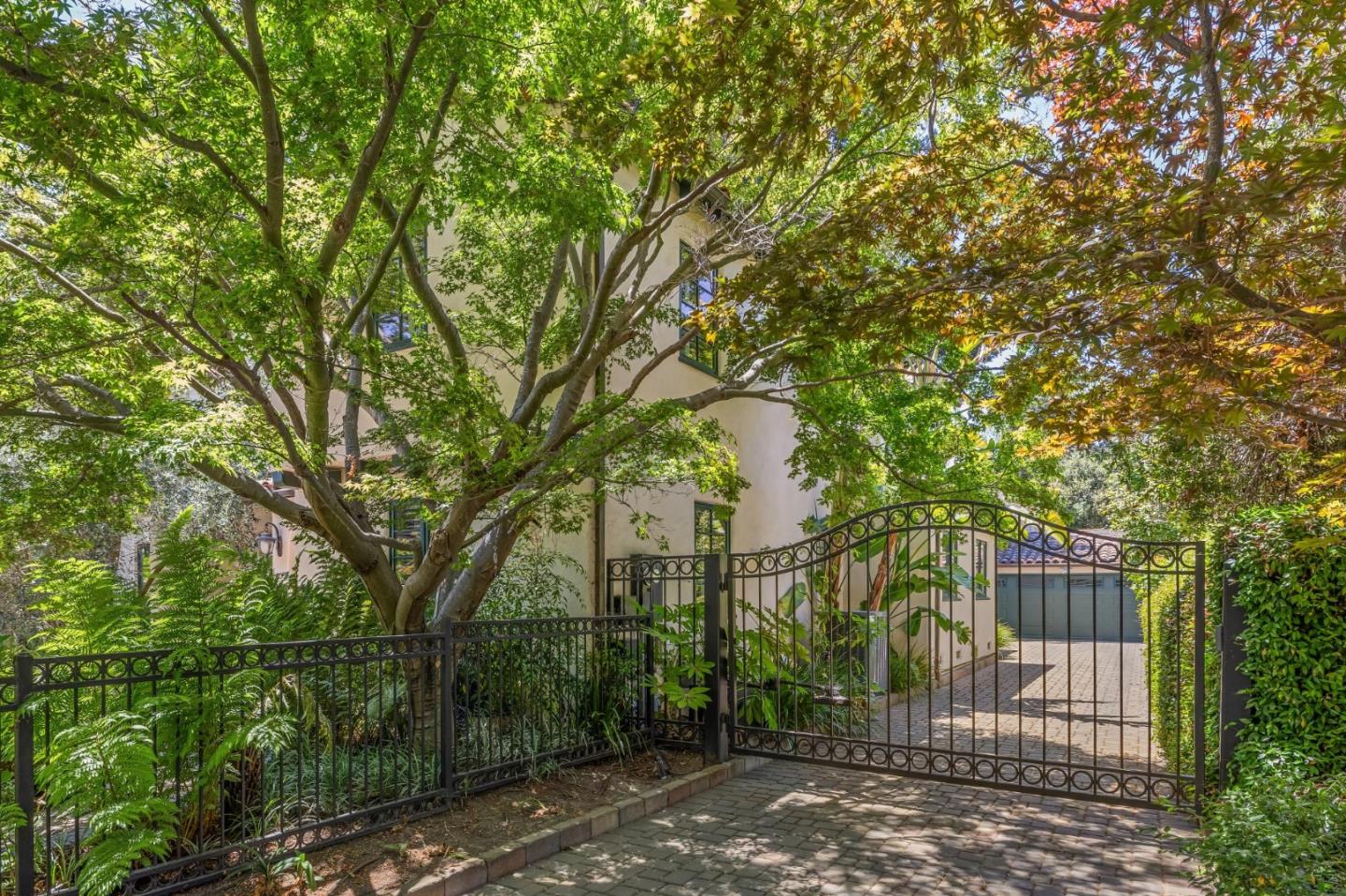 Detail Gallery Image 120 of 151 For 590 Center Dr, Palo Alto,  CA 94301 - 5 Beds | 3 Baths