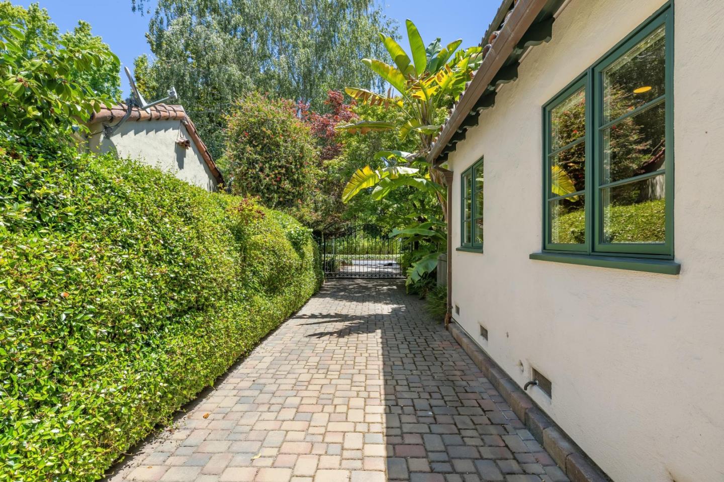 Detail Gallery Image 121 of 151 For 590 Center Dr, Palo Alto,  CA 94301 - 5 Beds | 3 Baths