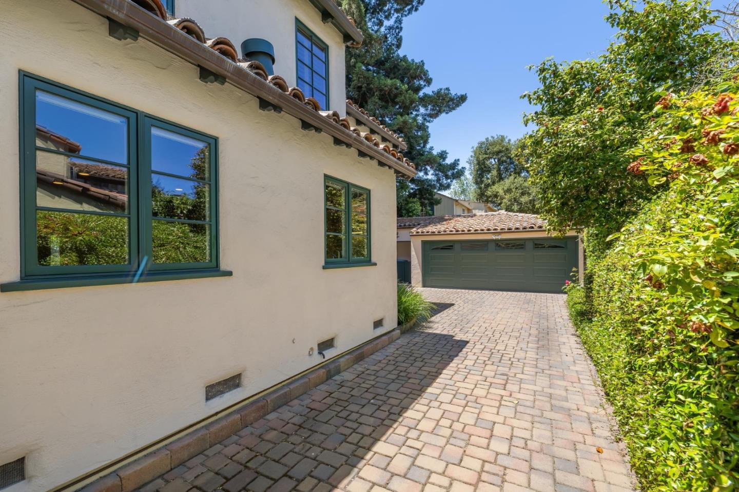 Detail Gallery Image 122 of 151 For 590 Center Dr, Palo Alto,  CA 94301 - 5 Beds | 3 Baths