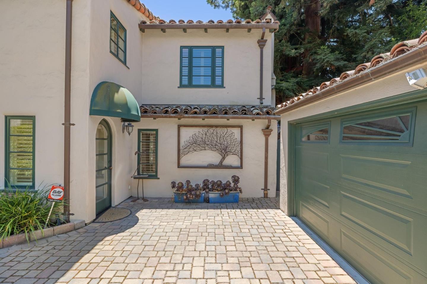 Detail Gallery Image 125 of 151 For 590 Center Dr, Palo Alto,  CA 94301 - 5 Beds | 3 Baths