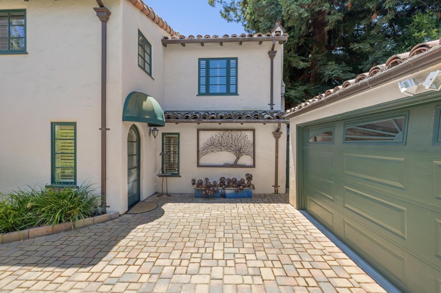 Detail Gallery Image 126 of 151 For 590 Center Dr, Palo Alto,  CA 94301 - 5 Beds | 3 Baths