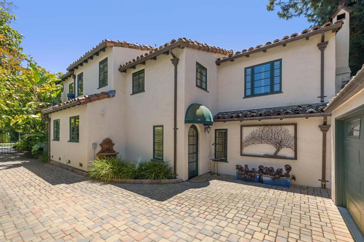 Detail Gallery Image 127 of 151 For 590 Center Dr, Palo Alto,  CA 94301 - 5 Beds | 3 Baths