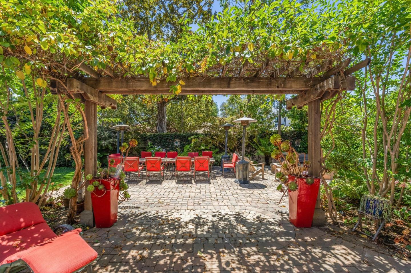 Detail Gallery Image 132 of 151 For 590 Center Dr, Palo Alto,  CA 94301 - 5 Beds | 3 Baths