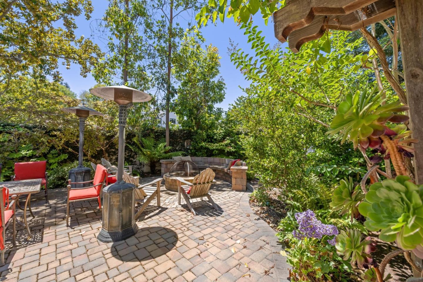 Detail Gallery Image 133 of 151 For 590 Center Dr, Palo Alto,  CA 94301 - 5 Beds | 3 Baths