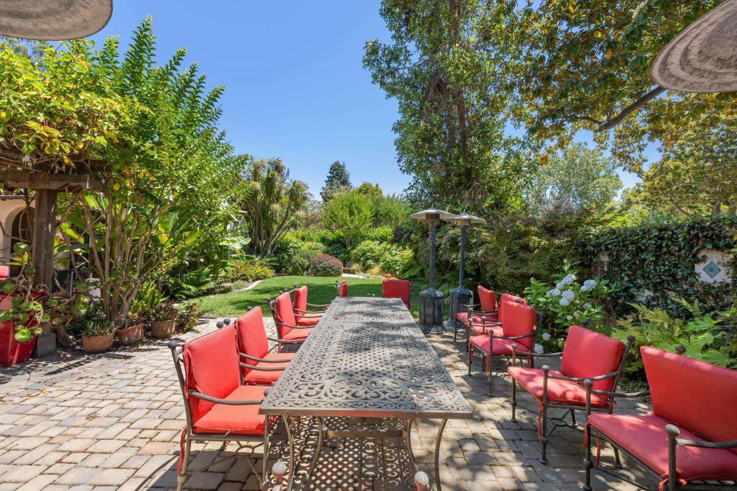 Detail Gallery Image 135 of 151 For 590 Center Dr, Palo Alto,  CA 94301 - 5 Beds | 3 Baths