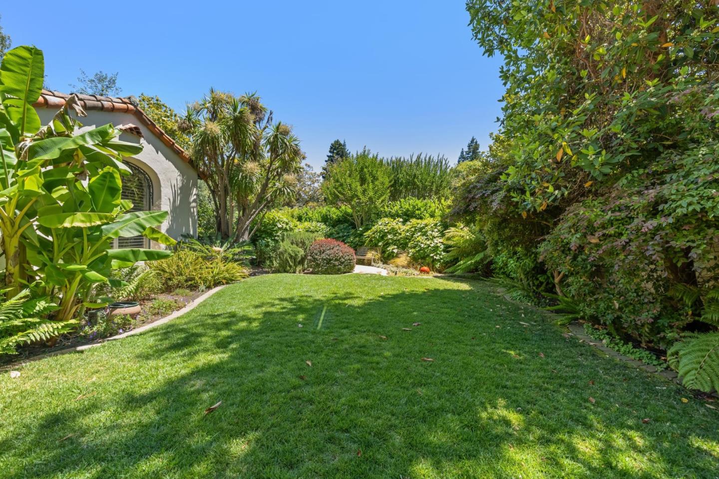 Detail Gallery Image 138 of 151 For 590 Center Dr, Palo Alto,  CA 94301 - 5 Beds | 3 Baths