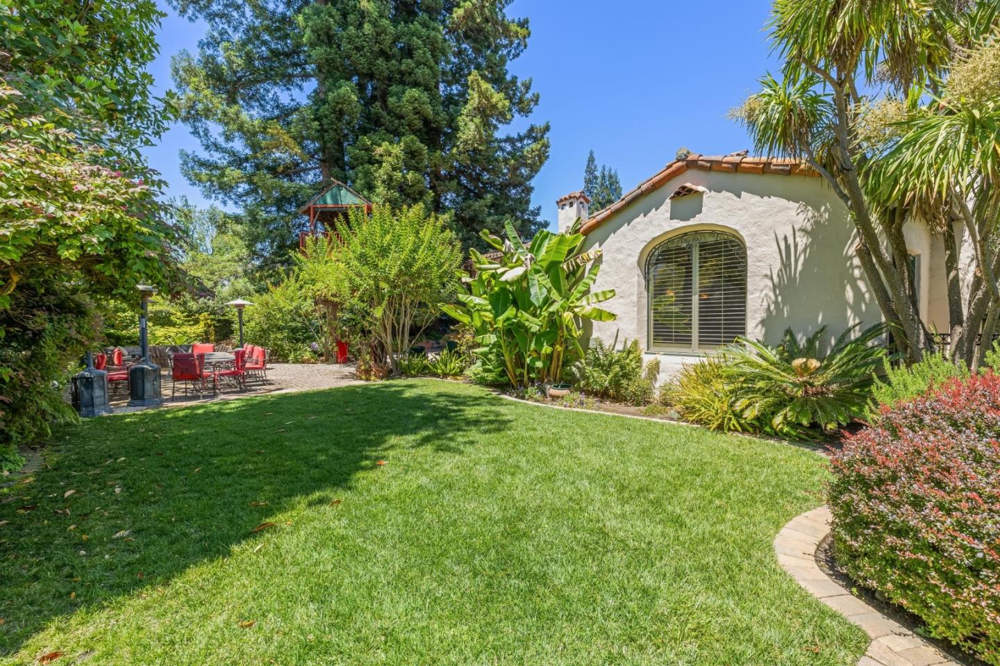 Detail Gallery Image 141 of 151 For 590 Center Dr, Palo Alto,  CA 94301 - 5 Beds | 3 Baths