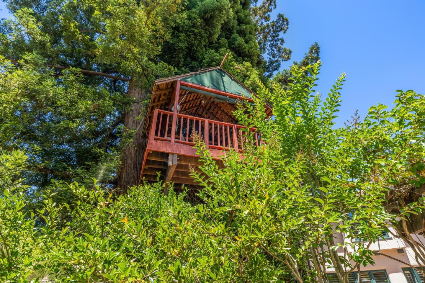 Detail Gallery Image 145 of 151 For 590 Center Dr, Palo Alto,  CA 94301 - 5 Beds | 3 Baths