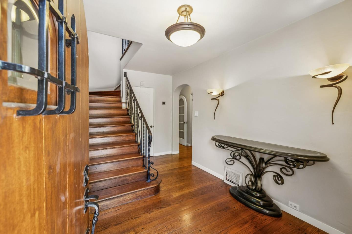 Detail Gallery Image 17 of 151 For 590 Center Dr, Palo Alto,  CA 94301 - 5 Beds | 3 Baths