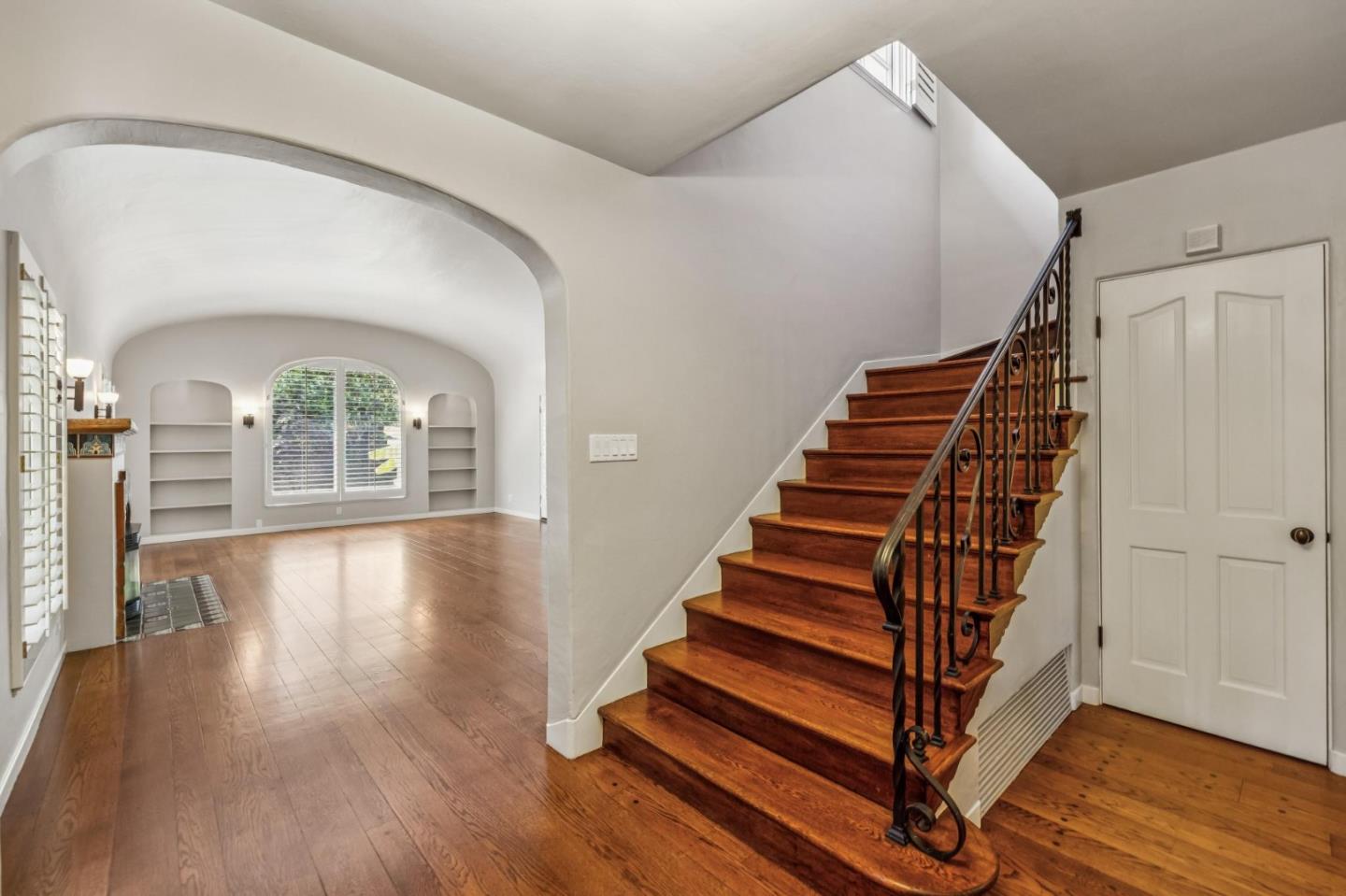 Detail Gallery Image 19 of 151 For 590 Center Dr, Palo Alto,  CA 94301 - 5 Beds | 3 Baths