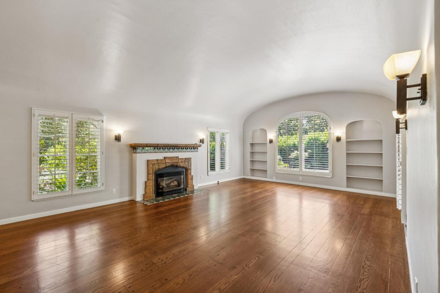 Detail Gallery Image 22 of 151 For 590 Center Dr, Palo Alto,  CA 94301 - 5 Beds | 3 Baths