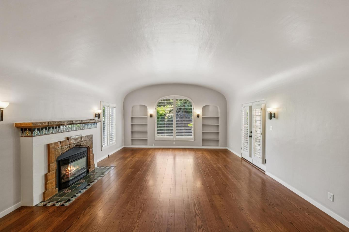 Detail Gallery Image 23 of 151 For 590 Center Dr, Palo Alto,  CA 94301 - 5 Beds | 3 Baths