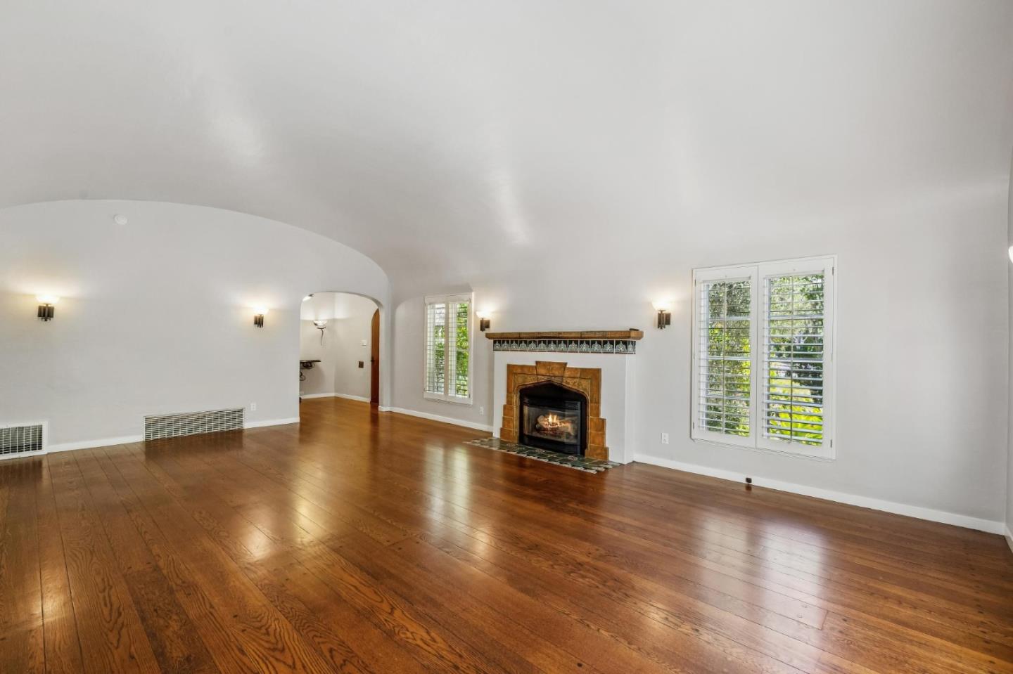 Detail Gallery Image 32 of 151 For 590 Center Dr, Palo Alto,  CA 94301 - 5 Beds | 3 Baths