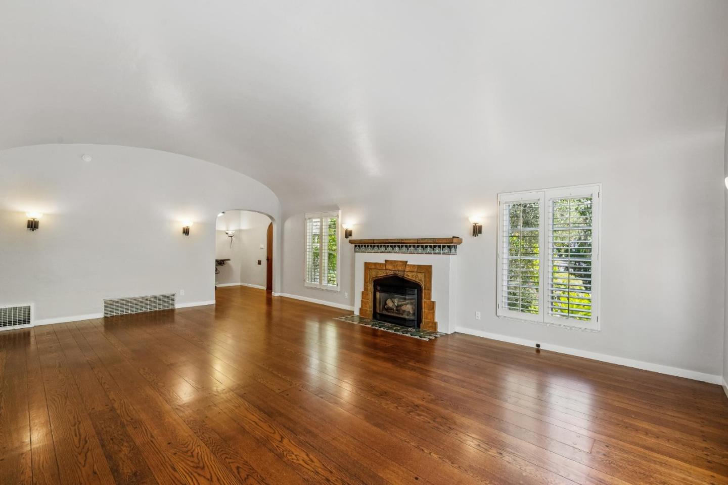 Detail Gallery Image 33 of 151 For 590 Center Dr, Palo Alto,  CA 94301 - 5 Beds | 3 Baths