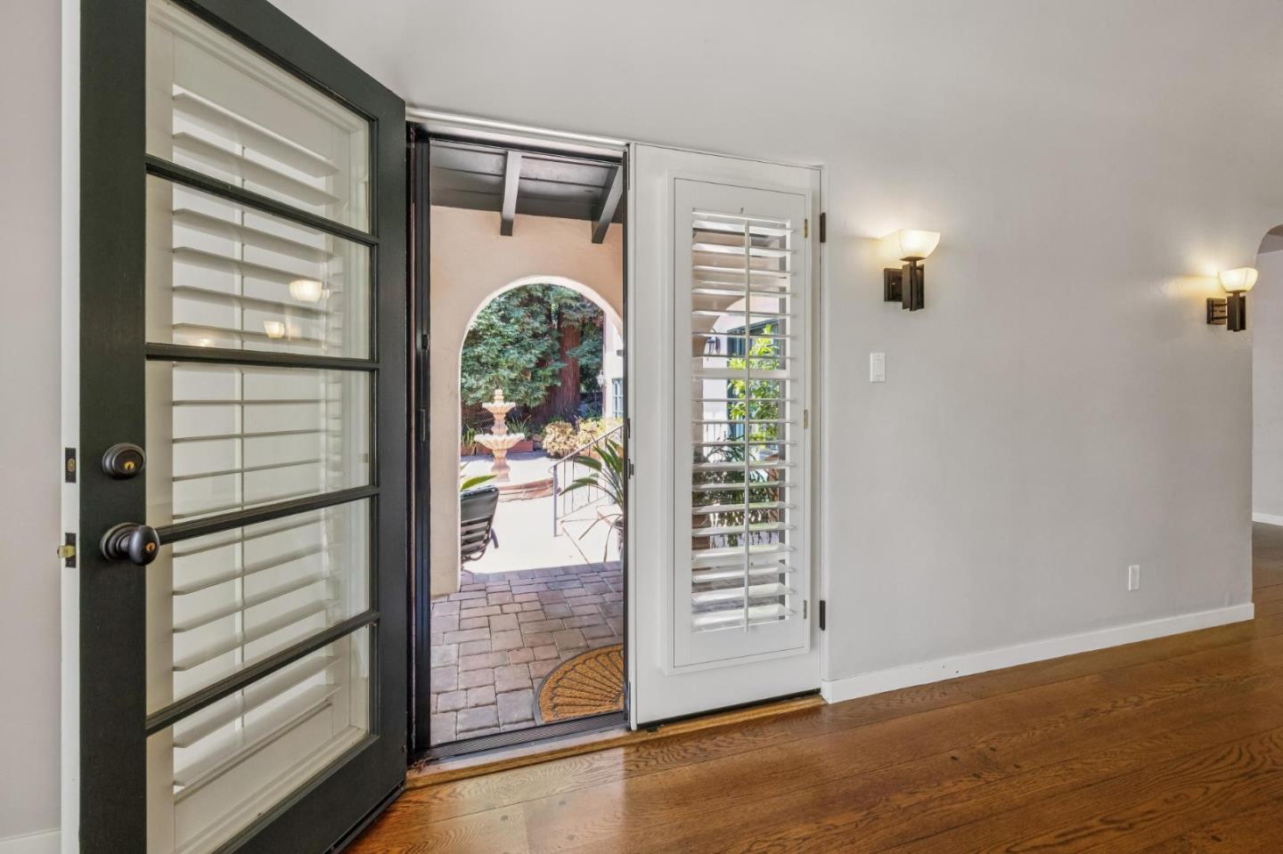 Detail Gallery Image 35 of 151 For 590 Center Dr, Palo Alto,  CA 94301 - 5 Beds | 3 Baths