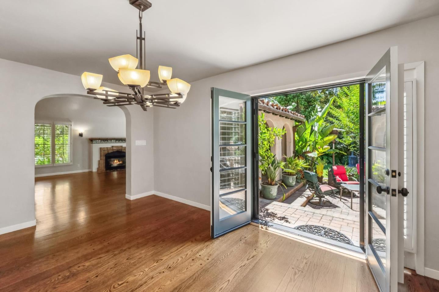 Detail Gallery Image 48 of 151 For 590 Center Dr, Palo Alto,  CA 94301 - 5 Beds | 3 Baths