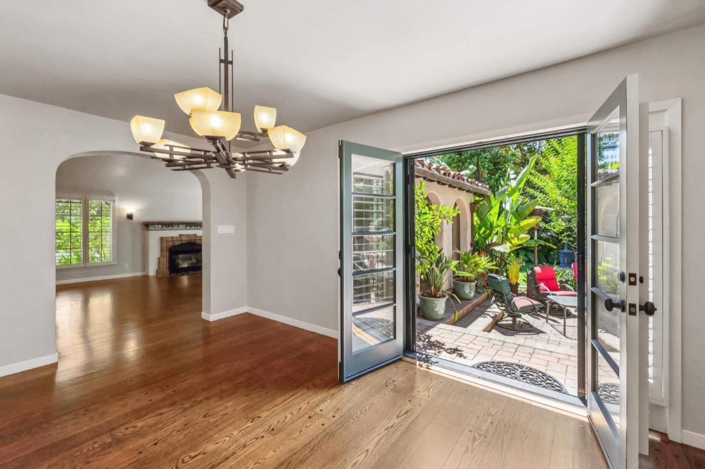 Detail Gallery Image 49 of 151 For 590 Center Dr, Palo Alto,  CA 94301 - 5 Beds | 3 Baths